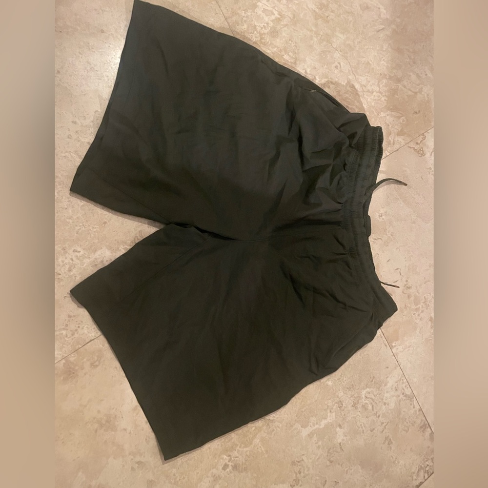 Men’s dark green lululemon shorts